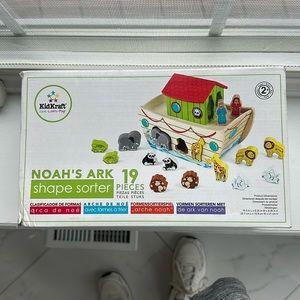 Kidkraft, Noah’s Ark, 19 piece shaped sorter wooden toy